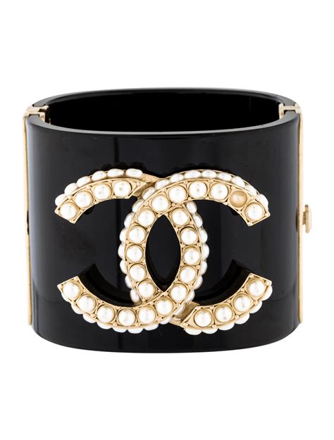 chanel pearl bracelet fake